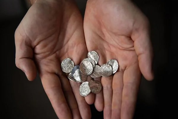 تشخیص نقره تقلبی از طریق ضربه زدن